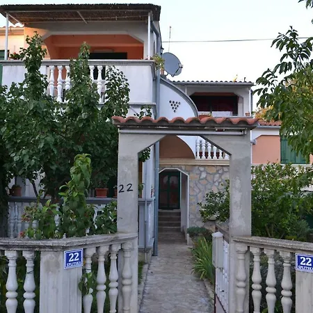 Pere * Pakoštane